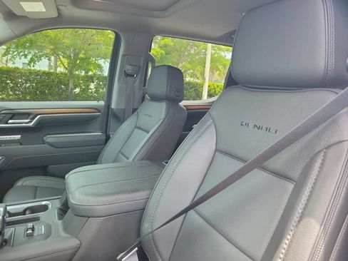 Used 2025 GMC Sierra 1500 Denali w/ Denali Reserve Package AWD/4WD image 18
