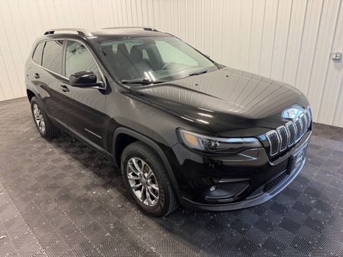 Used 2019 Jeep Cherokee Latitude Plus w/ Cold Weather Group AWD/4WD image 2