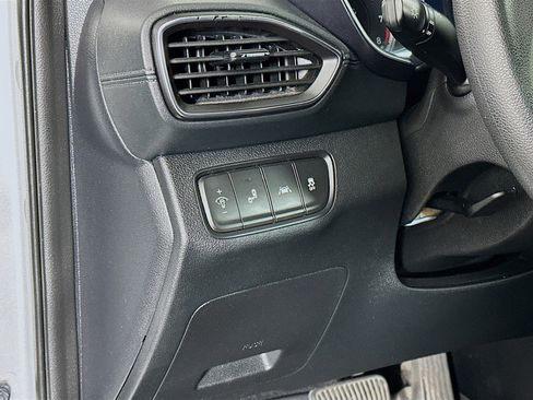 Used 2019 Hyundai Santa Fe SE FWD image 17