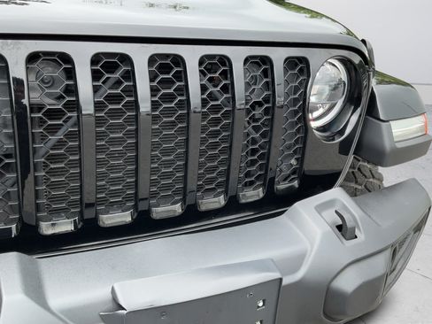 Used 2023 Jeep Gladiator Sport AWD/4WD image 29