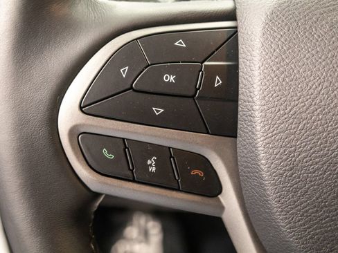 Used 2019 Jeep Cherokee Latitude w/ Cold Weather Group AWD/4WD image 19