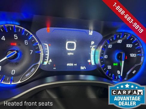 Used 2023 Chrysler Pacifica Touring-L image 3