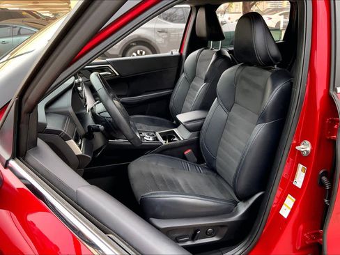 Used 2023 Mitsubishi Outlander SE image 8