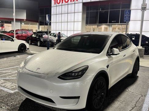 Used 2021 Tesla Model Y 2WD image 1