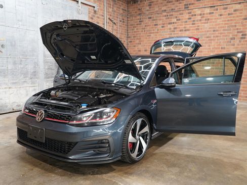 Used 2018 Volkswagen GTI SE FWD image 27