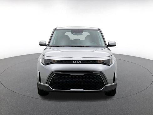 Used 2025 Kia Soul LX w/ LX Technology Package FWD image 2