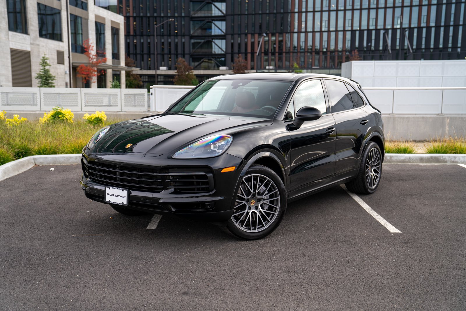 Certified 2023 Porsche Cayenne AWD/4WD image 1