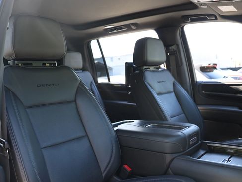 Used 2021 GMC Yukon XL Denali w/ Denali Premium Package AWD/4WD image 56