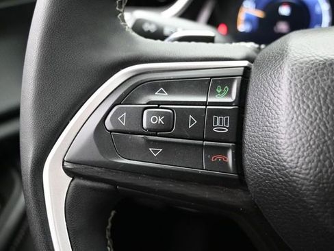 Used 2025 Jeep Grand Cherokee Altitude AWD/4WD image 28