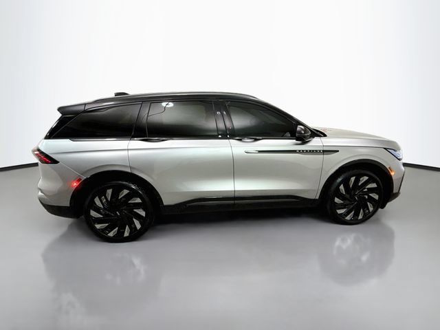 Used 2025 Lincoln Nautilus Reserve w/ Jet Appearance Package AWD/4WD image 8