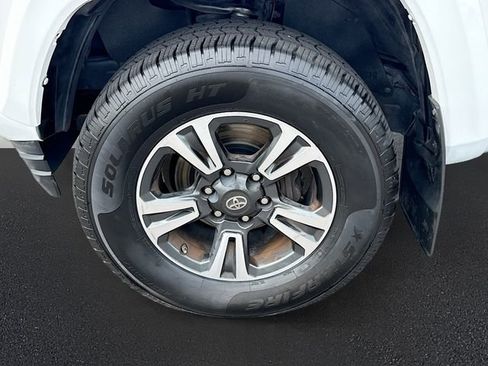 Used 2017 Toyota Tacoma TRD Sport w/ Tow Package RWD image 29