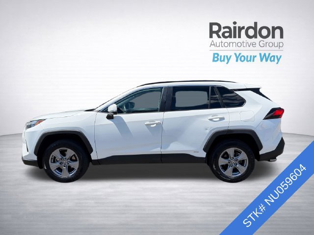 Used 2022 Toyota RAV4 XLE w/ Convenience Package AWD/4WD image 4