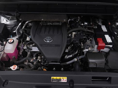 Used 2023 Toyota Highlander LE image 33