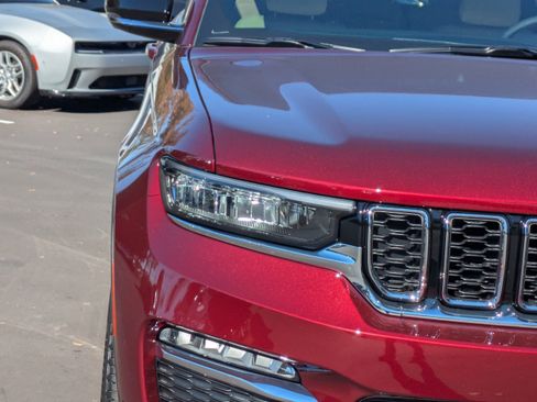 New 2025 Jeep Grand Cherokee Limited image 10