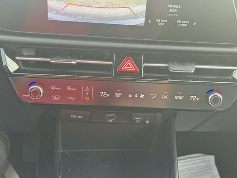 Used 2025 Kia Niro EX image 21
