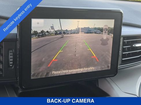 Used 2024 Ford Explorer XLT AWD/4WD image 16