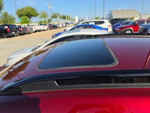 Used 2025 Chevrolet Trax RS w/ Sunroof Package FWD image 11