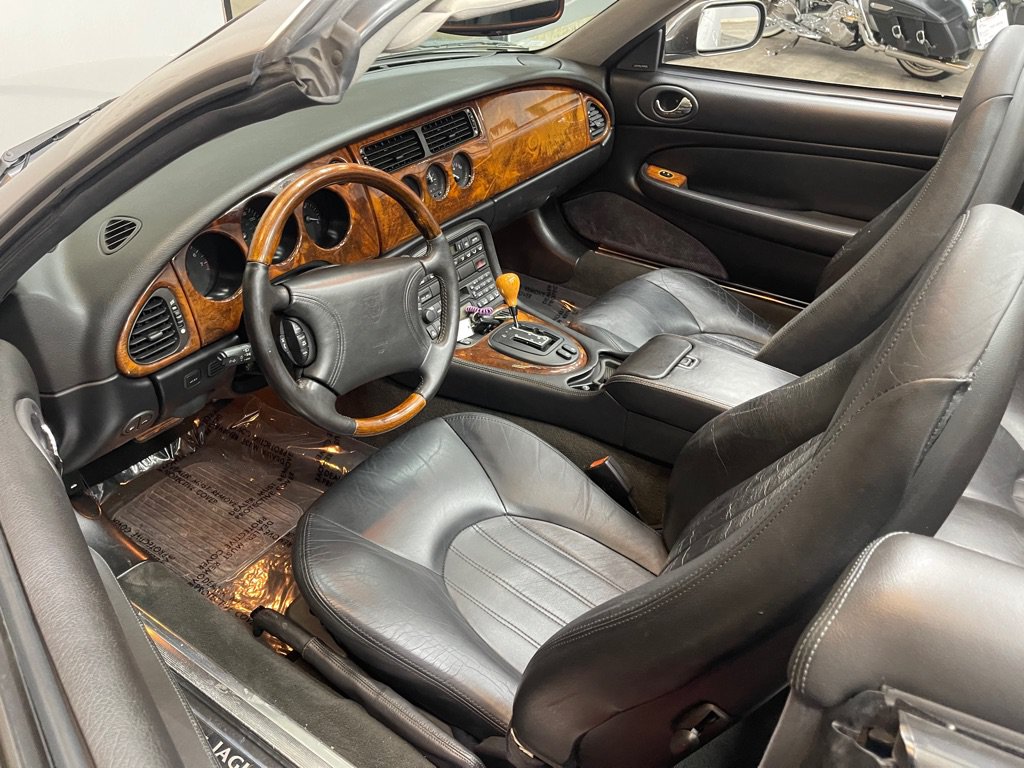 Used 2000 Jaguar XK8 Convertible RWD image 15