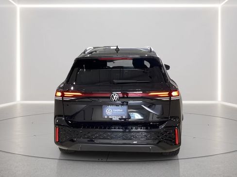 Certified 2025 Volkswagen Tiguan SE R-Line AWD/4WD image 27
