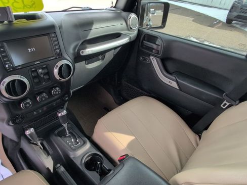 Used 2018 Jeep Wrangler Unlimited Sahara w/ Dual Top Group image 21