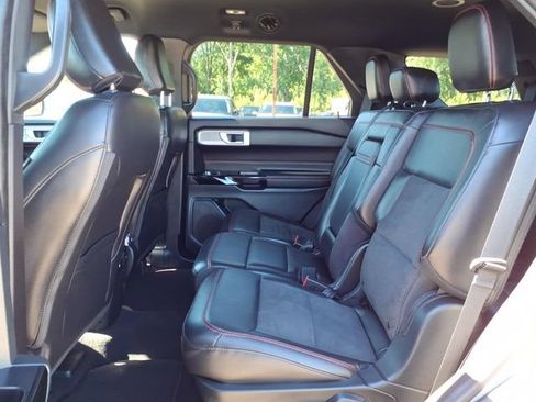 Certified 2022 Ford Explorer ST-Line AWD/4WD image 9