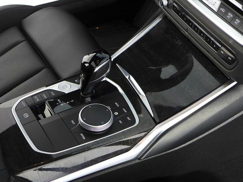 Used 2022 BMW 330e w/ Driving Assistance Package image 15