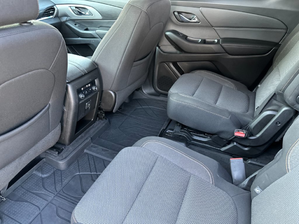 Used 2021 Chevrolet Traverse LT FWD image 11