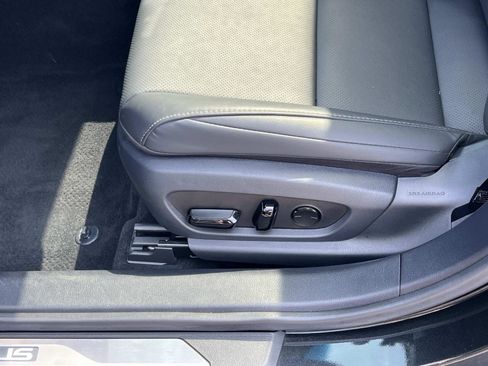 Used 2025 Lexus ES 300h w/ Premium Package FWD image 17