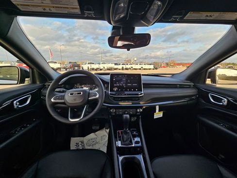 New 2026 Jeep Compass Latitude image 12