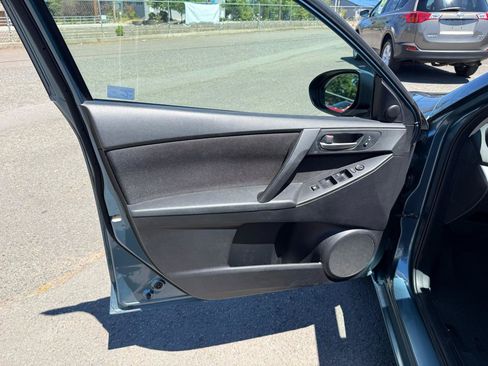 Used 2011 MAZDA MAZDA3 i Touring FWD image 12
