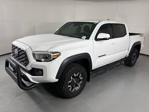 Used 2020 Toyota Tacoma TRD Off-Road w/ Technology Package image 4