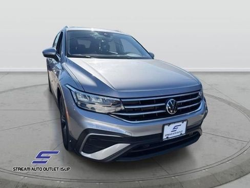Used 2023 Volkswagen Tiguan SE image 2