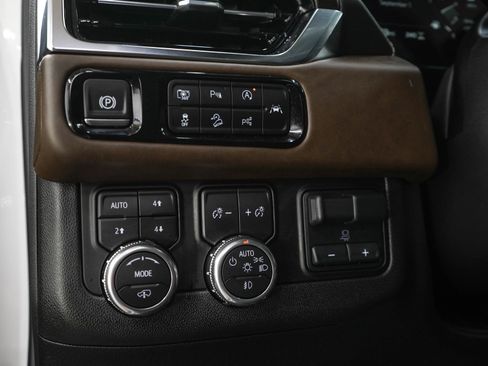 Used 2025 GMC Yukon Denali Ultimate AWD/4WD image 28