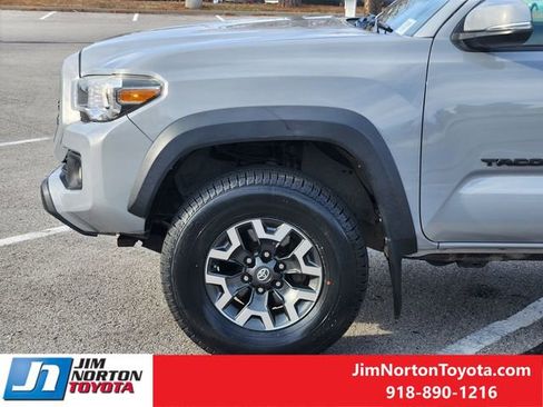 Used 2018 Toyota Tacoma TRD Off-Road image 9
