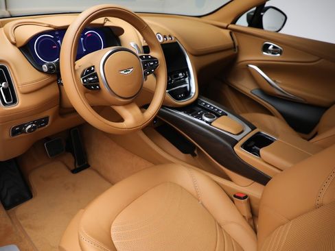 Used 2023 Aston Martin DBX AWD/4WD image 11