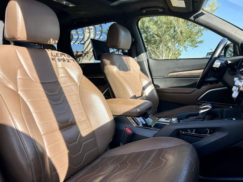 Used 2022 Kia Telluride SX w/ SX Prestige Package image 15