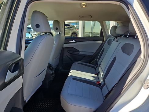 Certified 2022 Volkswagen Taos SE w/ IQ.Drive SE Package image 8