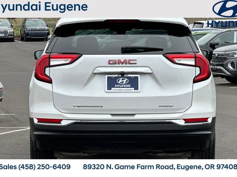 Used 2022 GMC Terrain SLT image 4