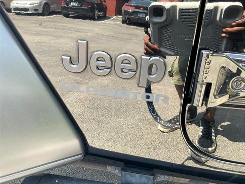 Used 2021 Jeep Gladiator Sport AWD/4WD image 25
