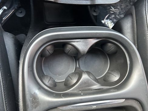 Used 2020 Chrysler Pacifica Touring-L image 30