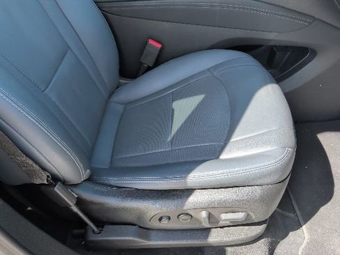 Used 2023 Buick Enclave Premium image 9