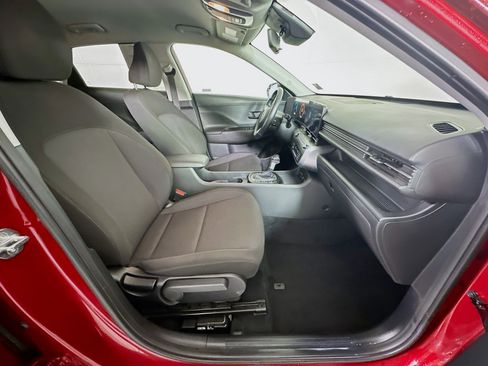 Used 2025 Hyundai Kona SEL image 30