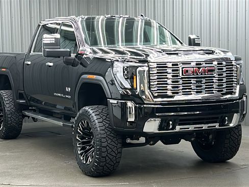 Used 2025 GMC Sierra 3500 Denali w/ Denali Reserve Package image 7