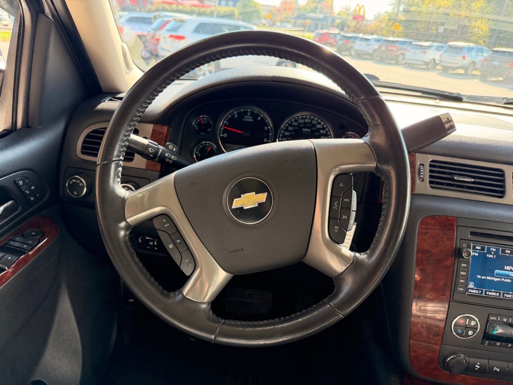 Used 2010 Chevrolet Avalanche LTZ AWD/4WD image 19