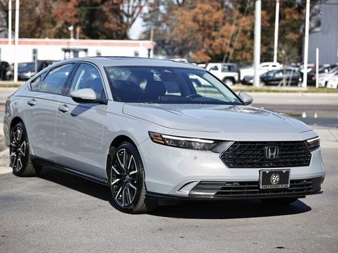 Used 2025 Honda Accord Touring image 13