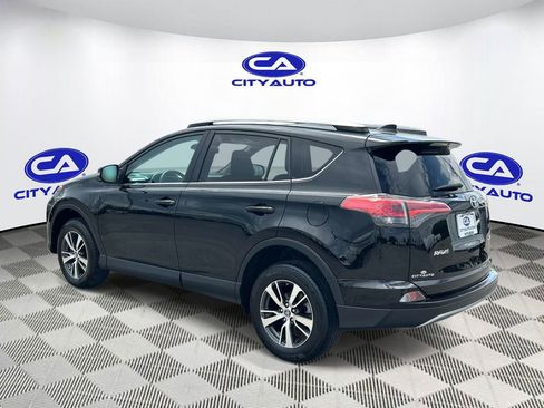 Used 2018 Toyota RAV4 XLE image 6
