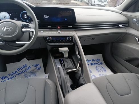 Used 2024 Hyundai Elantra SEL FWD image 22