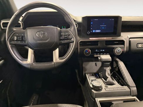 Used 2025 Toyota 4Runner SR5 AWD/4WD image 11