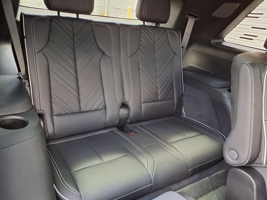 Certified 2026 Cadillac Vistiq Platinum w/ LPO, Floor Liner Package AWD/4WD image 13