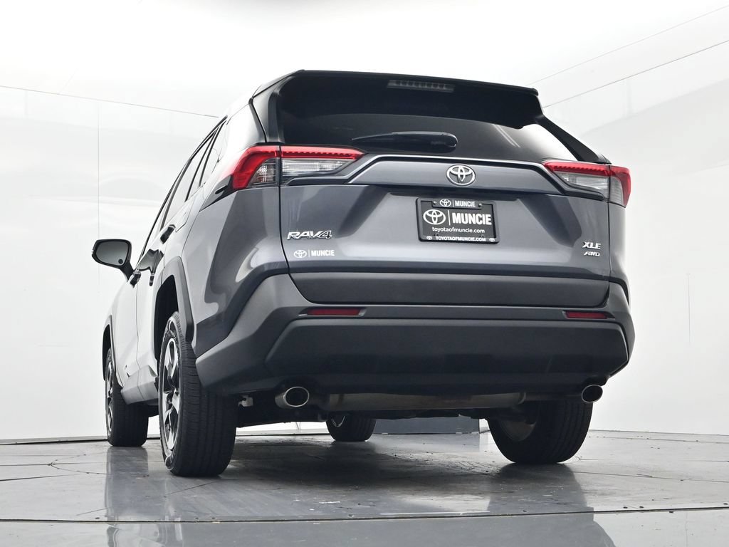 Used 2021 Toyota RAV4 XLE AWD/4WD image 36